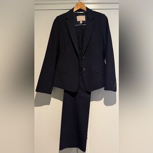 Women’s Banana Republic Pant Suit Set (Jacket and Pants included) - Size 4P